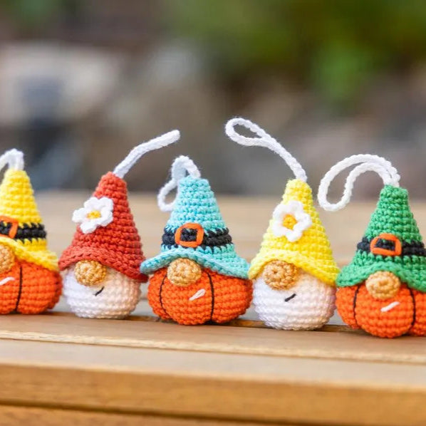 Keychain small gnome pumpkin